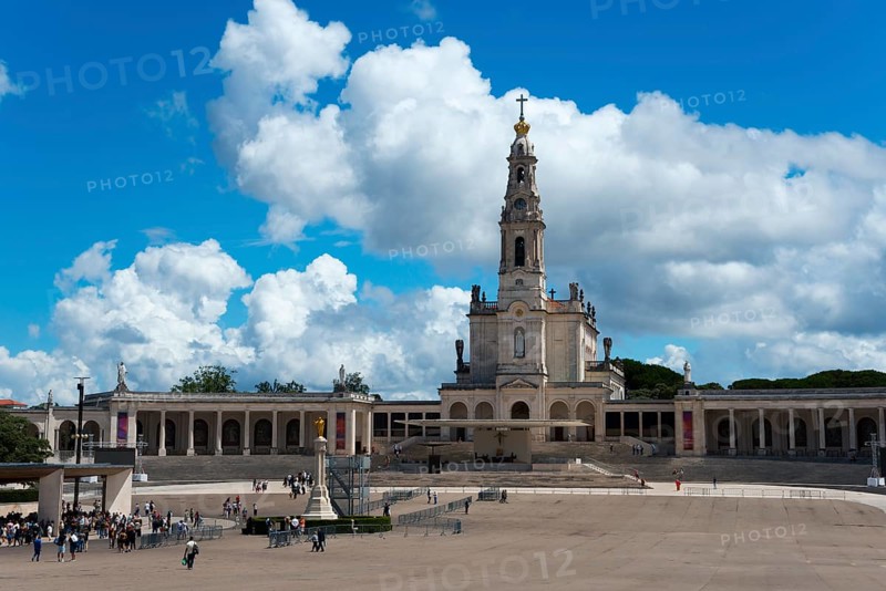 Spacious square in front of a basilica with people and blue sky, Basilica of Our Lady of the Rosary, Santuario de Fatima, place of pilgrimage, Fatima, Fátima, Ourem, Santarem, Portugal, Europe
