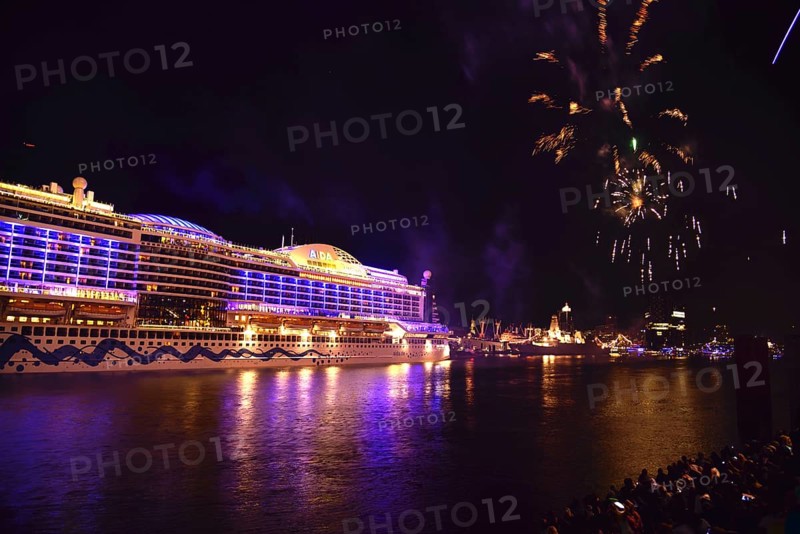 Europe, Germany, Hamburg, Elbe, harbour birthday, Elbe Philharmonic Hall, Hamburg's new concert hall, passenger ship AIDAprima, fireworks, Hamburg, Federal Republic of Germany, Europe