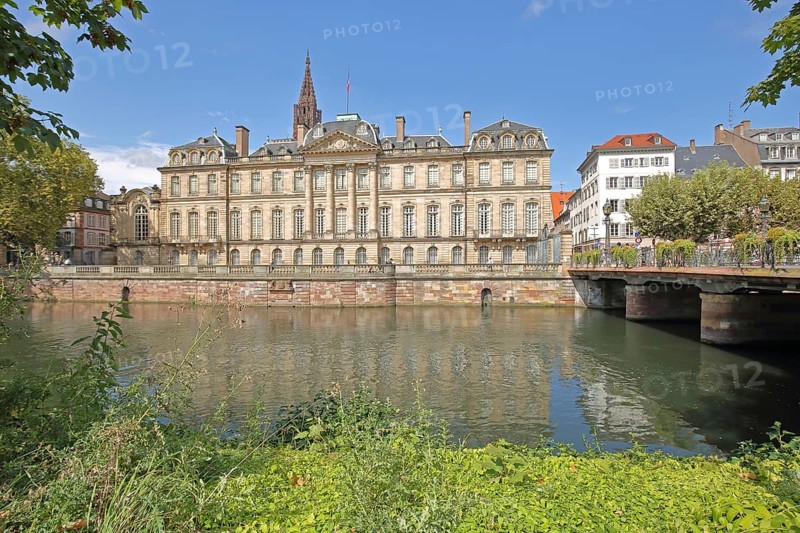 Historic Palais Rohan built in 1742 and Pont Sainte-Madeleine bridge over the River Ill, Grande Île, Strasbourg, Bas-Rhin, Alsace, France, Europe