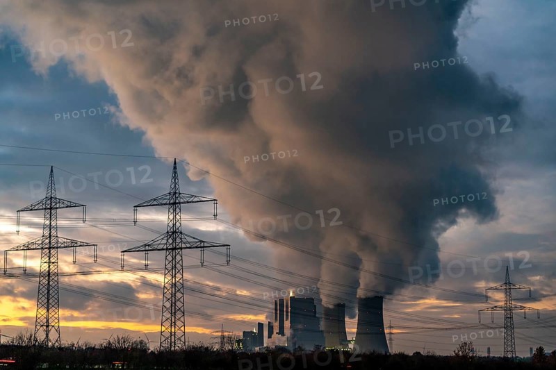 Neurath lignite-fired power plant, near Grevenbroich, power plant units F and G, A-E, thick water vapour cloud from the cooling towers in winter, near Grevenbroich, running until 2024 to secure energy supply, North Rhine-Westphalia, Germany, Europe