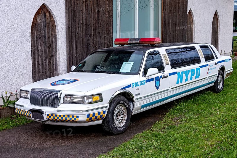 Vintage LINCOLN Town Car, built between 1995 and 1997, luxury stretch limousine, curious rarity, decommissioned police car of the NYPD New York Police Department at used car dealer, Germany, Europe