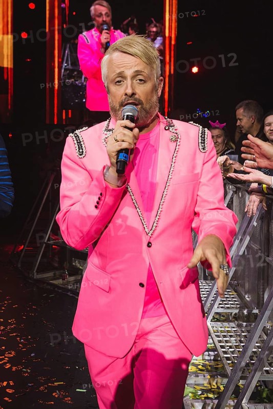 Roß Antony with audience at the Schlagernacht des Jahres live on Das Original Tour in the Berlin Uber Arena on 16 November 2024