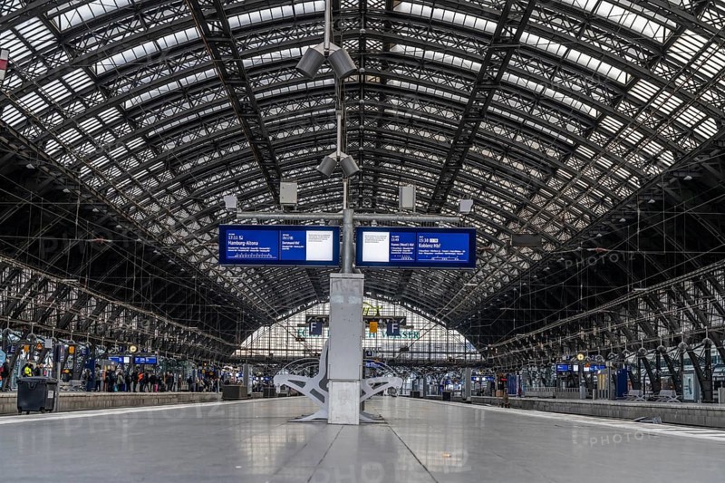 3-day strike by the railway union GDL, only very few local and long-distance trains run, empty Cologne Central Station, which is otherwise full of travellers and trains at rush hour, Cologne, North Rhine-Westphalia, Germany, Europe