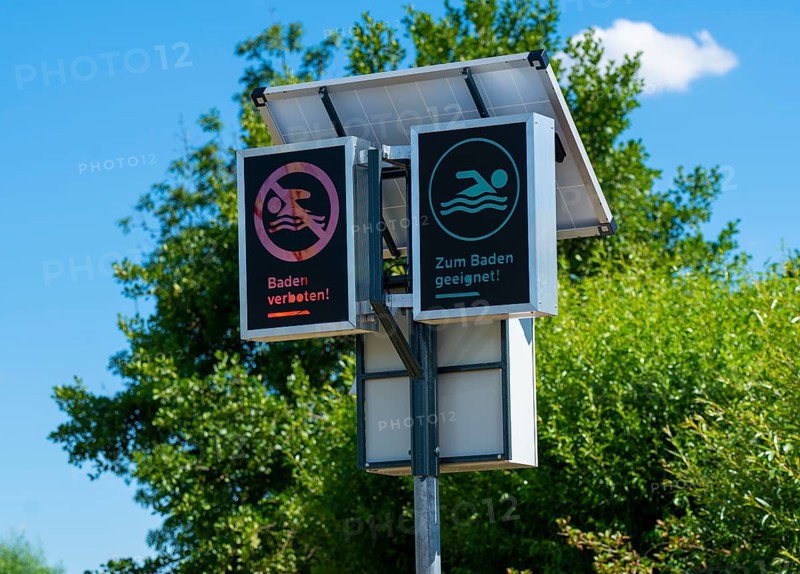 Bathing area in the Ruhr near Bochum-Dahlhausen, bathing traffic light, indicates whether bathing in the open Ruhr is permitted or prohibited due to insufficient water quality, here closed, Bochum North Rhine-Westphalia, Germany, Europe