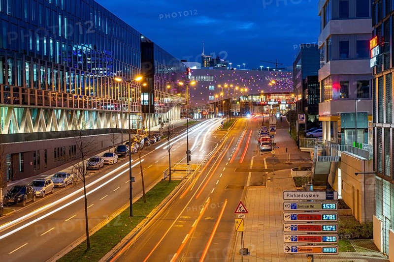 Essen, city centre, Segerothstraße, Limbecker Platz shopping centre, Funke Mediengruppe publishing house, left, Essen, North Rhine-Westphalia, Germany, Europe