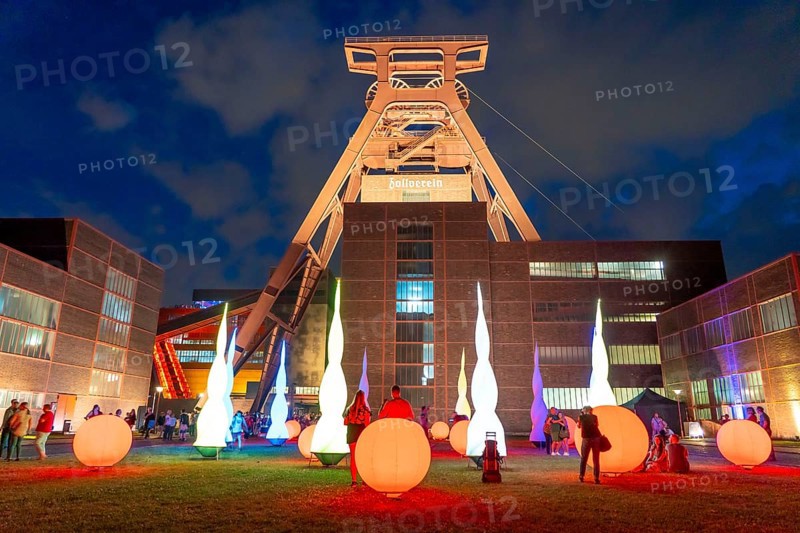 Extraschicht, Night of Industrial Culture, music, action, attractions, culture, art, show at 43 venues in 23 cities, at former industrial sites in the Ruhr area, here light installations at the Zollverein Coal Mine Industrial Complex, Shaft XII, in Essen North Rhine-Westphalia, Germany, Europe