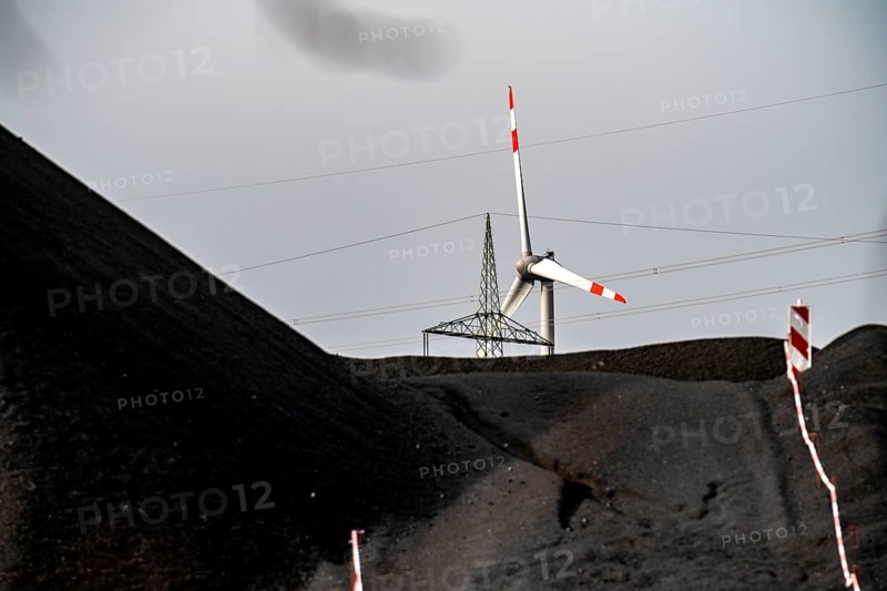Coal stockpile, coal storage, power station coal, for the STEAG Herne thermal power station, wind power station on the Hoppenbruch stockpile, on the Rhine-Herne Canal, Herne, North Rhine-Westphalia, Germany, Europe