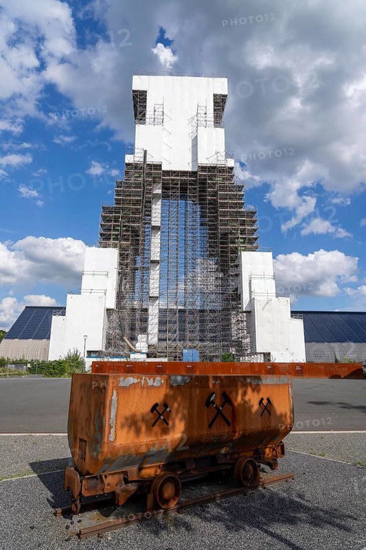 Dinslaken site of the former Lohberg colliery, the double trestle headframe of the mine is being restored, major scaffolding work, North Rhine-Westphalia, Germany, Europe