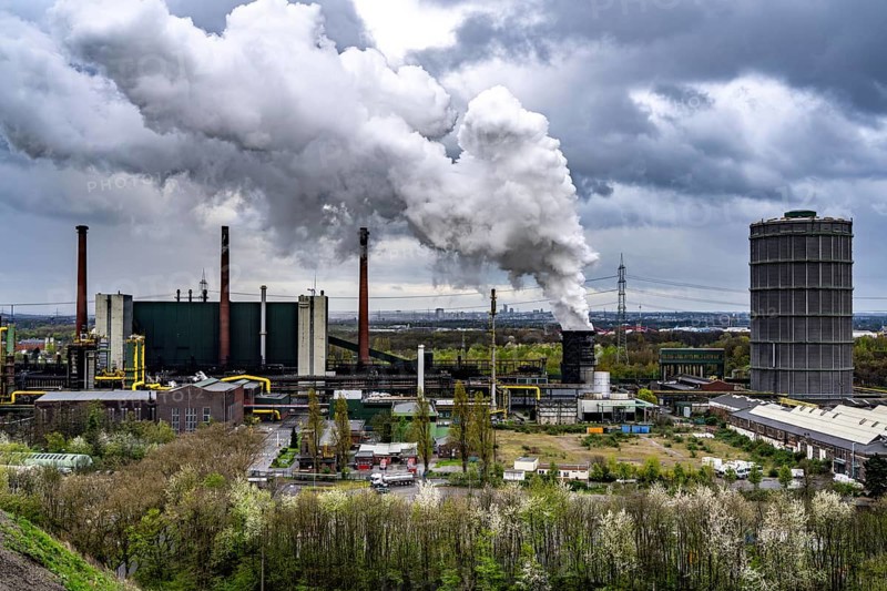 Prosper coking plant, operated by the ArcelorMittal steel group, 146 coke ovens with a daily output of 5500 tonnes of coke, Bottrop, Löschwolke, North Rhine-Westphalia, Germany, Europe