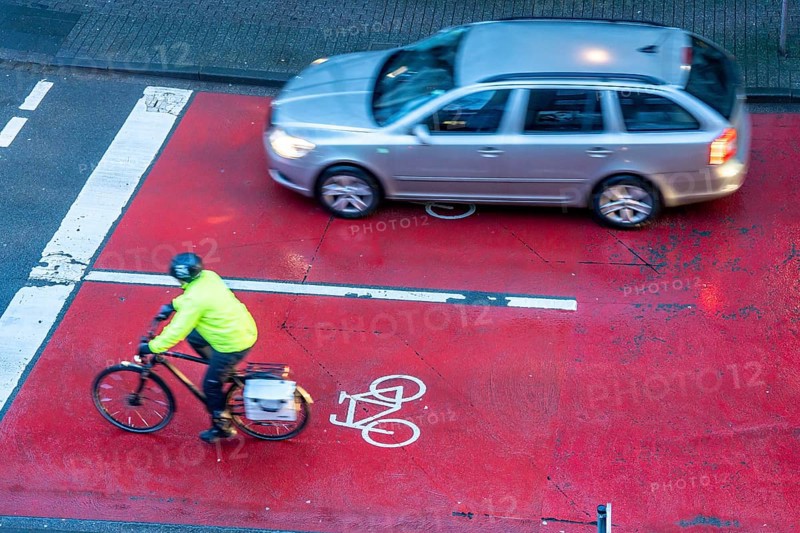 Cycle lane, space for cyclists at a traffic light crossing, marked red, cars, lorries must stop behind it at red light, Münster, North Rhine-Westphalia, Germany, Europe