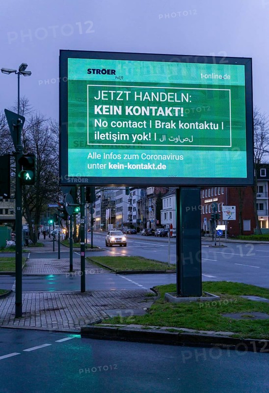 Call for no contacts, advertising campaign of the outdoor advertising company Ströer and t-online, LED roadside screen, digital advertising monitors, effects of the corona crisis in Germany, Essen, at Alfredstraße, B224