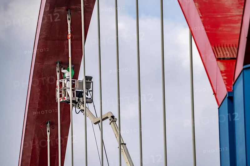 A42 motorway bridge, over the Rhine-Herne Canal, with massive structural damage, workers, with respiratory protection equipment, on lifting platforms, totally closed for the next few months, between the Bottrop-Süd and Essen-Nord junctions, for trucks probably until a new bridge is built, North Rhine-Westphalia, Germany, Europe