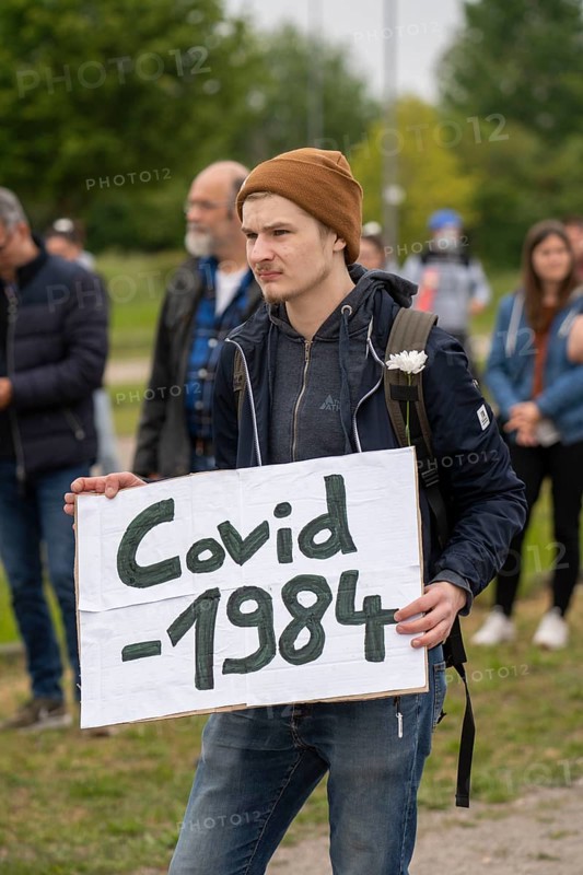 Demonstration against the restrictions in the Corona crisis, anti-vaccination, protest against compulsory masks and other rules, a group, Not without us, Essen, Essen, North Rhine-Westphalia, Germany, Europe