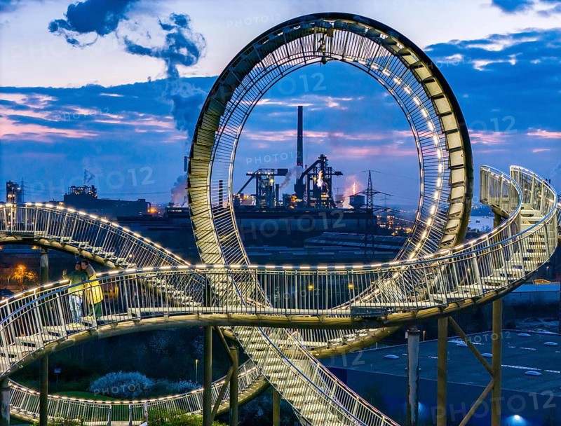 Hüttenwerke Krupp-Mannesmann, HKM in Duisburg-Hüttenheim, coking plant and 2 blast furnaces, sintering plant and power station, Tiger & Turtle landmark, Magic Mountain, walk-in sculpture in the form of a roller coaster on the Heinrich-Hildebrand-Höhe slag heap, North Rhine-Westphalia, Germany, Europe