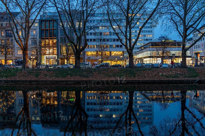 Königsallee, Kö, elegant shopping street in the city centre of Düsseldorf, city canal, Christmas time, North Rhine-Westphalia, Germany, Europe