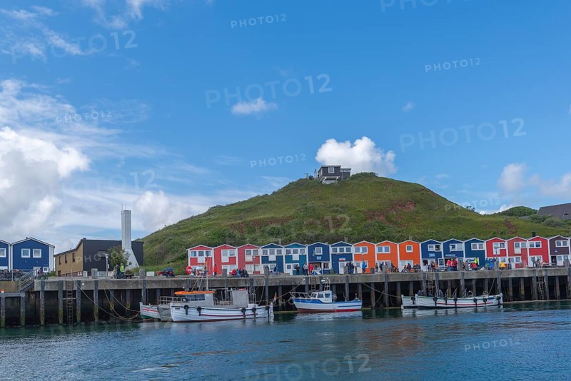 Colourful lobster shacks on the harbour promenade, Börteboote, offshore island Helgoland, blue sky, North Sea, Pinneberg district, Schleswig-Holstein, Germany, Europe
