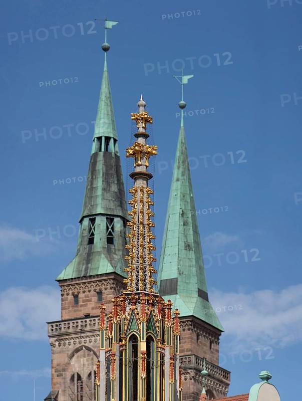 Spire of the Beautiful Fountain, behind the towers of St Sebald's Church, Main Market Square, Nuremberg, Middle Franconia, Bavaria, Germany, Europe