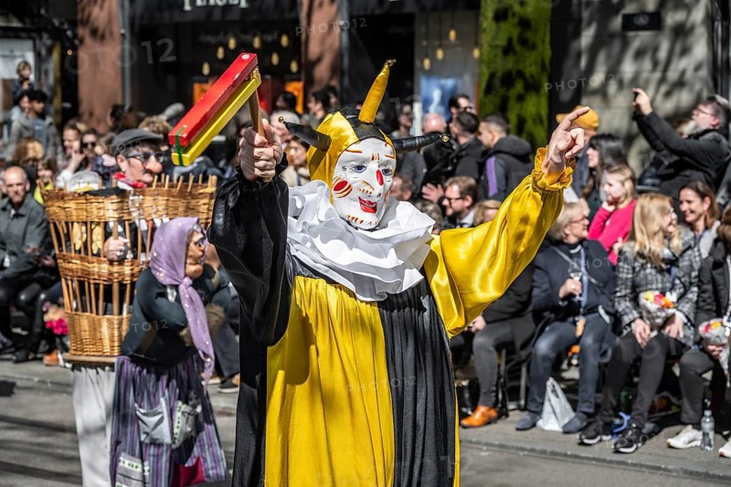 Participants dressed up as jesters from the guest canton of Schwyz, jesters' symposium of the Märchler carnival societies, parade of historically costumed guildsmen, Sechseläuten or Sächsilüüte, Zurich Spring Festival, Zurich, Switzerland, Europe