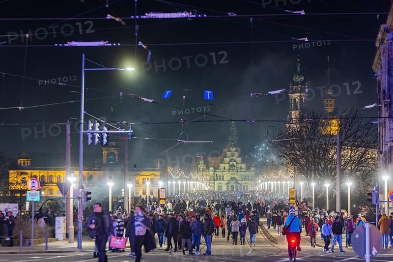 New Year's Eve in Dresden's Old Town, the Augustus Bridge finally proves itself as a pedestrian zone, with a direct footpath to the New Town, Dresden, Saxony, Germany, Europe