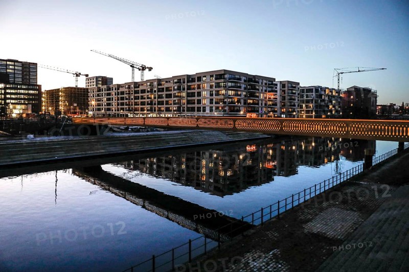 Golda-Meir-Steg in the Europacity Berlin development area on Heidestrasse. The Europacity project covers an area of 61 hectares. Around 3, 000 flats and office space are being built, 06.01.2022