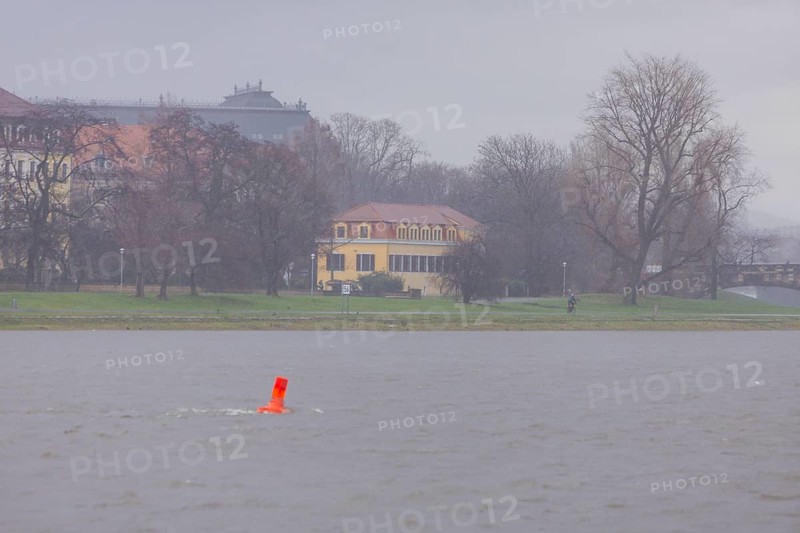 Rainy weather in Dresden city centre. Due to the heavy rainfall, river levels rise again in Saxony and flooding occurs. A buoy marks the fairway for shipping, Dresden, Saxony, Germany, Europe