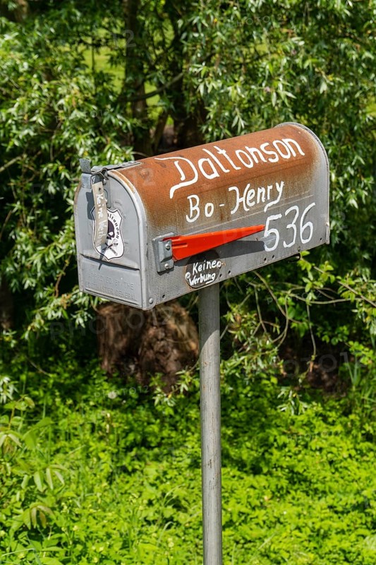 Letterbox, Dalton, Daltons, Daltonson, Bo-Henry, no advertising, American