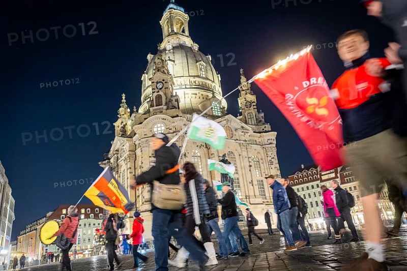 To mark 13 February and the destruction of Dresden in the Second World War, the small right-wing extremist party Freie Sachsen organised a demonstration and marched through the centre of Dresden in front of the Church of Our Lady with revanchist and fantasy flags and loudspeakers. They distorted historical facts, voiced conspiracy theories and shouted slogans that jeopardised the rule of law, Dresden, Saxony, Germany, Europe