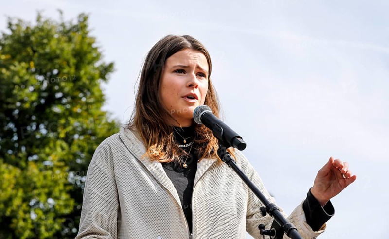 Luisa Neubauer speaks during the Fridays for Future demo. Fridays for Future demands on all continents and in Germany that politicians no longer put corporate interests above human lives, Berlin, 23.09.2022
