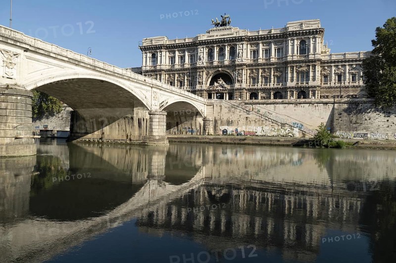 Ponte Umberto Tiber Bridge, Palazzo di Giustizia, Palace of Justice, Prati district on the banks of the Tiber, Rome, Italy, Europe