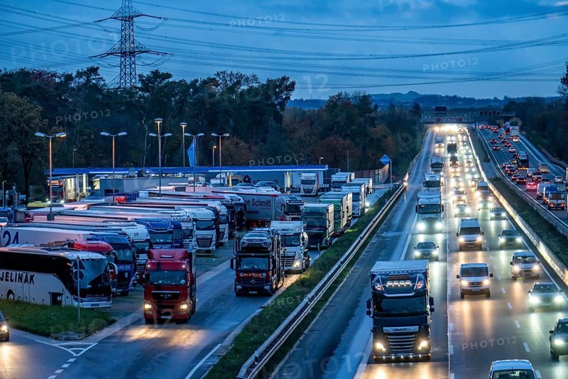 Rest area Ohligser Heide West, on the A3 motorway, direction Cologne, near Solingen, full truck parking spaces, North Rhine-Westphalia, Germany, Europe