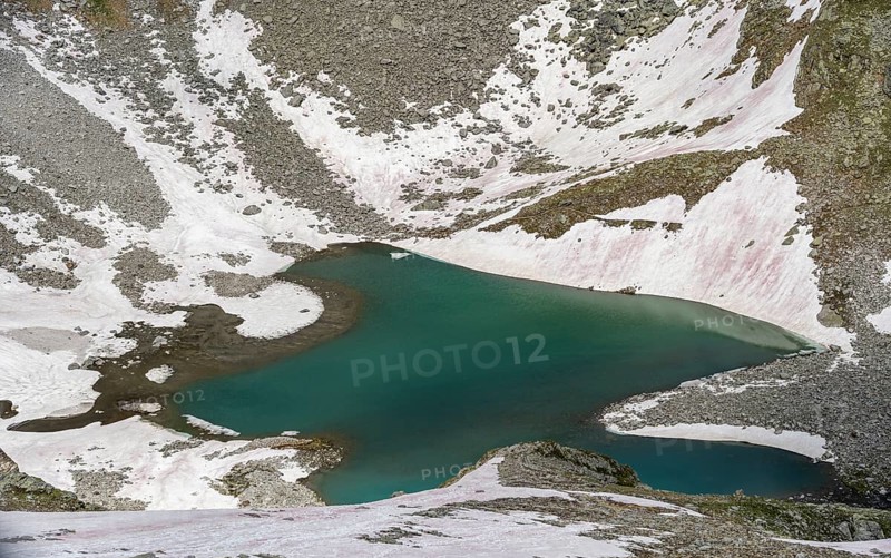 Mountain landscape with snow and blue lake Friesenbergsee, Berliner Höhenweg, Zillertal Alps, Tyrol, Austria, Europe