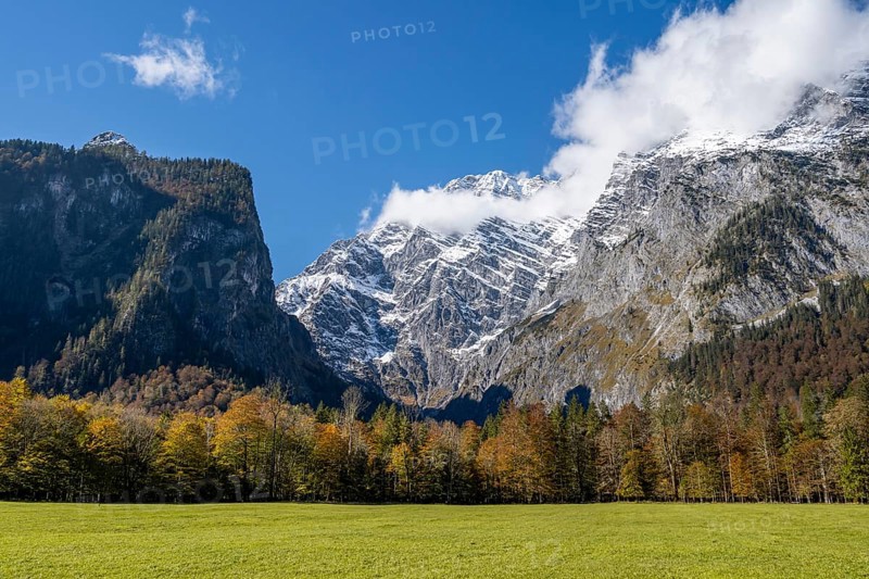 Snow-covered Watzmann massif, Watzmann east face, autumnal mountain landscape, Berchtesgaden National Park, Berchtesgadener Land, Upper Bavaria, Bavaria, Germany, Europe