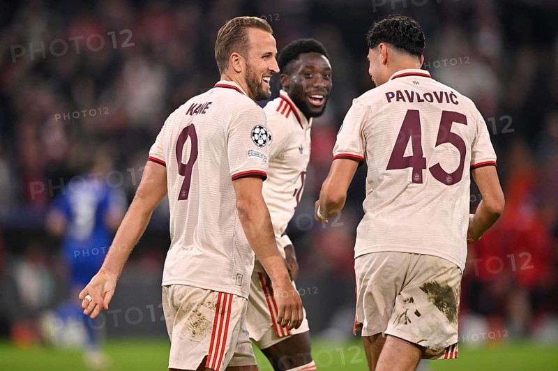 Goal celebration Harry Kane FC Bayern Munich FCB (09) Alphonso Davies Bayern FC Munich FCB (19) Aleksandar Pavlovic FC Bayern Munich FCB (45) Champions League, Allianz Arena, Munich, Bavaria, Germany, Europe