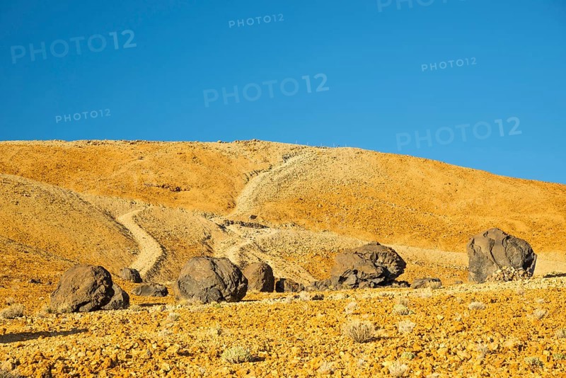 Lava balls, Teide eggs, Huevos del Teide, Montana Blanca, Picio del Teide, 3718m, Parque Nacional de las Cañadas del Teide, Teide National Park, UNESCO World Heritage Site, Tenerife, Canary Islands, Spain, Europe