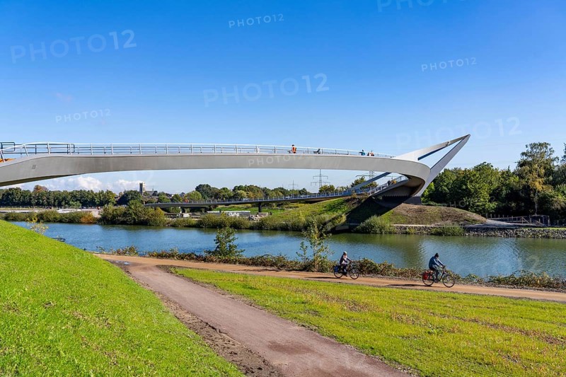 New bridge over the Rhine-Herne Canal and the Emscher, leap over the Emscher, bicycle and pedestrian bridge, 412 metres long, at the so-called Emscherland, Castrop-Rauxel water cross, North Rhine-Westphalia, Germany, Europe