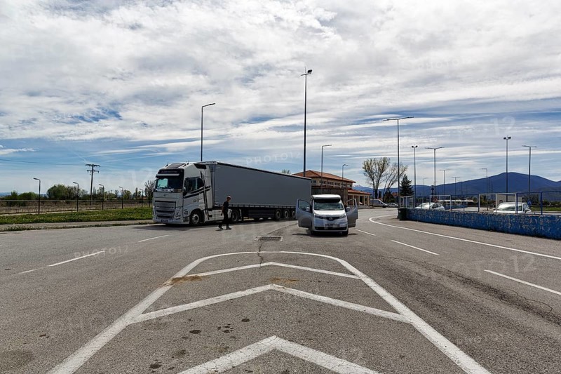 Abandoned border crossing Niki Medžitlija to North Macedonia, closed due to strike of Greek customs officers, lorries, cars waiting, April 2024, Florina, Western Macedonia, Greece, Europe