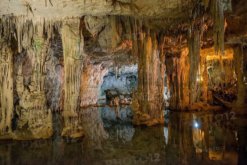 Huge stalactites and underground lake, stalactite cave, Grotta di Nettuno, Neptune Grotto, Capo Caccia, near Alghero, Sardinia, Italy, Europe