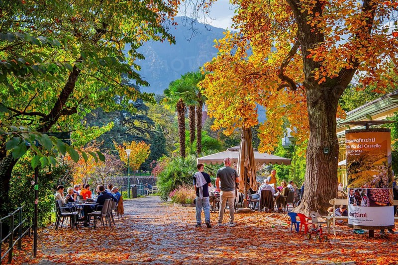 Winter promenade on the River Passer with street café in autumn, Merano, Burggrafenamt, Adige Valley, South Tyrol, Italy, Europe