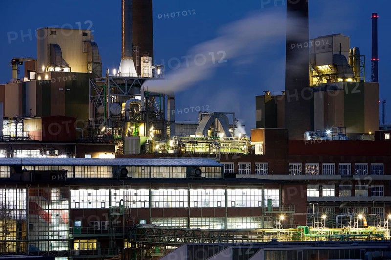 Bayer AG site in the evening, agrochemical and pharmaceutical company, Leverkusen, Bergisches Land, North Rhine-Westphalia, Germany, Europe