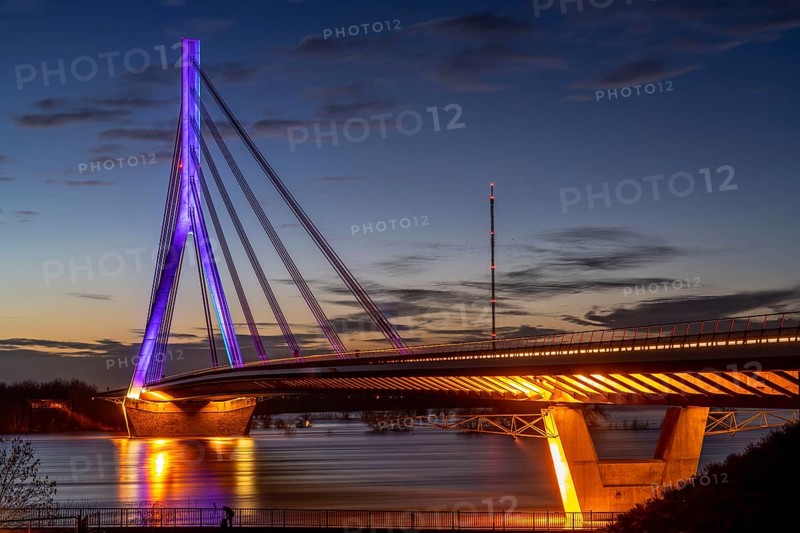 The Rhine bridge in Wesel, Lower Rhine bridge, road bridge of the federal road B58, evening lighting, flood, Wesel, North Rhine-Westphalia, Germany, Europe
