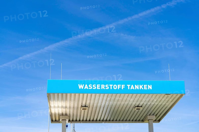 Hydrogen filling station, waste disposal vehicles, rubbish trucks, of the municipal waste disposal company Herten, refuel at the hydrogen competence centre, 6 municipal waste collection vehicles with hydrogen storage and fuel cell operate in Herten, North Rhine-Westphalia, Germany, Europe