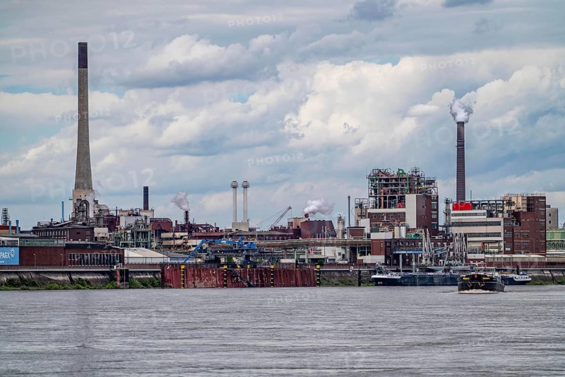 Chempark Krefeld-Ürdingen, around 40 companies are located in the chemical park on the Rhine, there are 3 chemical parks in North Rhine-Westphalia, cargo ship on the Rhine, Germany, Europe