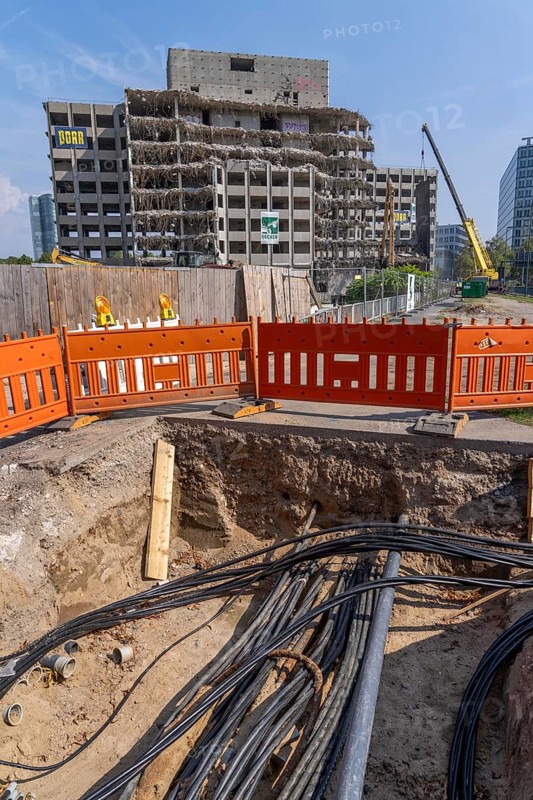 Construction site on Haroldstraße, demolition of a former office building, after complete gutting only the concrete parts remain, exposed supply cables, electricity, telecommunications, etc. Düsseldorf, North Rhine-Westphalia, Germany, Europe
