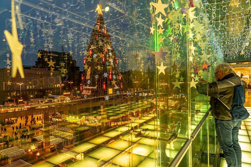Christmas market in Dortmund, Hansaplatz, view from a pedestrian gallery between 2 department stores, onto the market with the biggest Christmas tree in the world, North Rhine-Westphalia, Germany, Europe