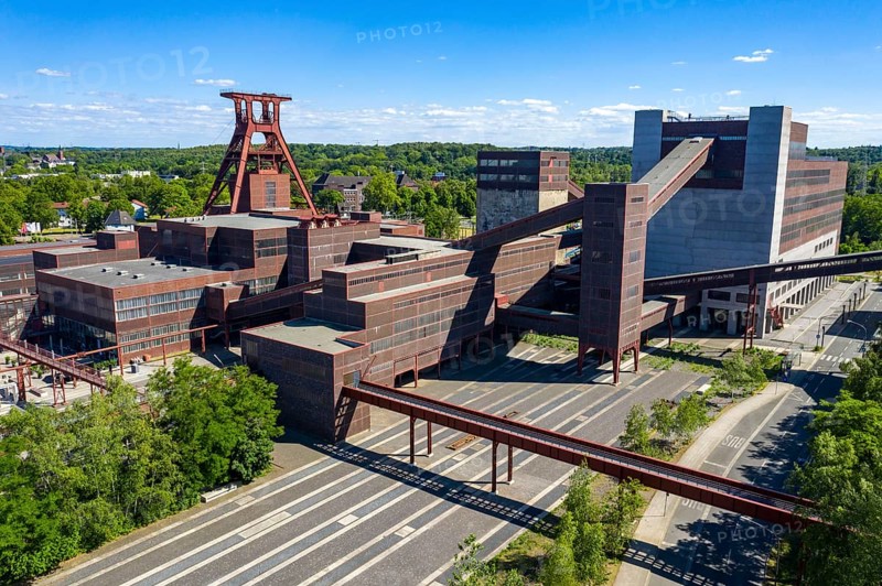 Zollverein Coal Mine World Heritage Site, double trestle headframe, shaft 12, coal washing plant, Ruhr Museum, Essen, Germany, Europe