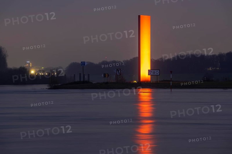 Sculpture Rhine orange, at the mouth of the Ruhr into the Rhine, orange-coloured symbolic steel slab, at Rhine kilometre 780, Duisburg, North Rhine-Westphalia, Germany, Europe
