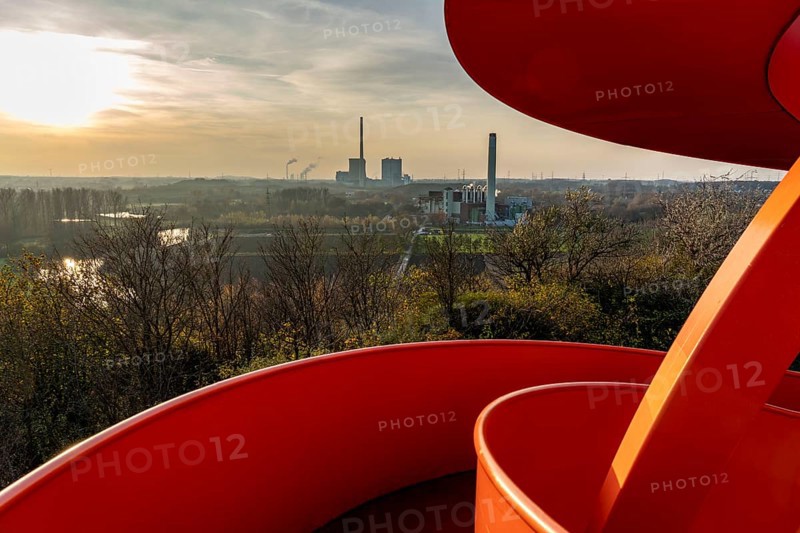 Sculpture Haldenzeichen, observation tower, Radbod spoil tip, part of the Lippepark in Hamm, 5 spoil tips were connected to form a kind of leisure landscape area, view of the Werne-Stockum power station, gas-fired power station, part of the capacity reserve, old arm of the River Lippe, Hamm, North Rhine-Westphalia, Germany, Europe