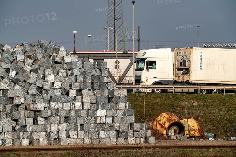 Duisburg-Ruhrort inland port, forwarding island, recycling of scrap metal, scrap metal, aluminium scrap, Duisburg, North Rhine-Westphalia, Germany, Europe