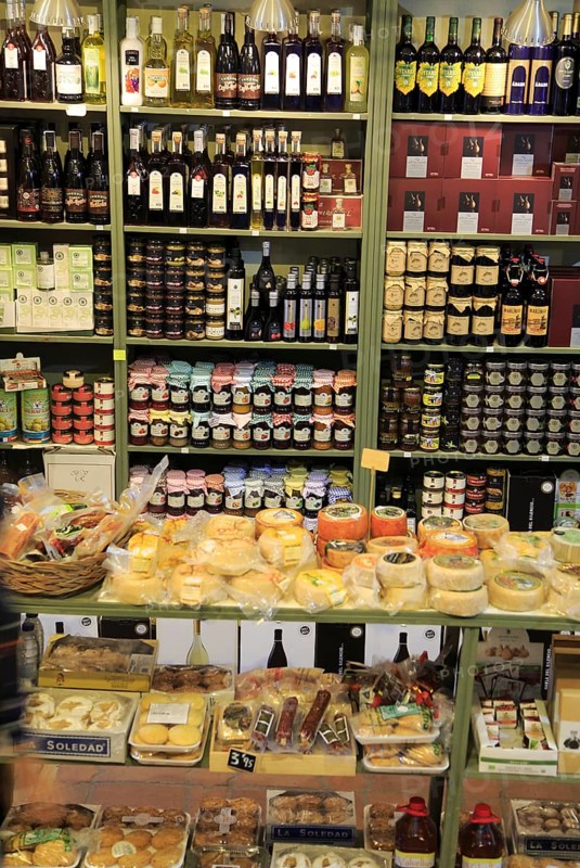 Shop display local food and drink specialities, Trujillo, Caceres province, Extremadura, Spain, Europe