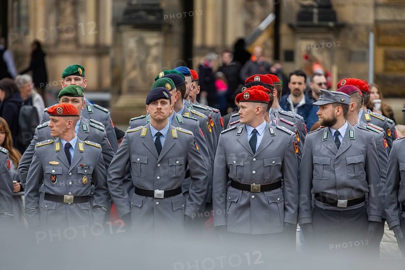 Public roll call of the Army Officers' School on Theatre Square: Bundeswehr honours and bids farewell to young soldiers, Dresden, Saxony, Germany, Europe